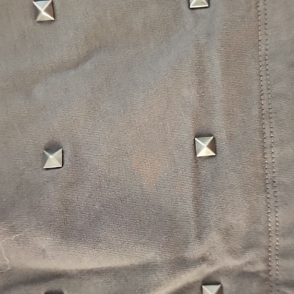 Grey studded skirt - Picture 2 of 3